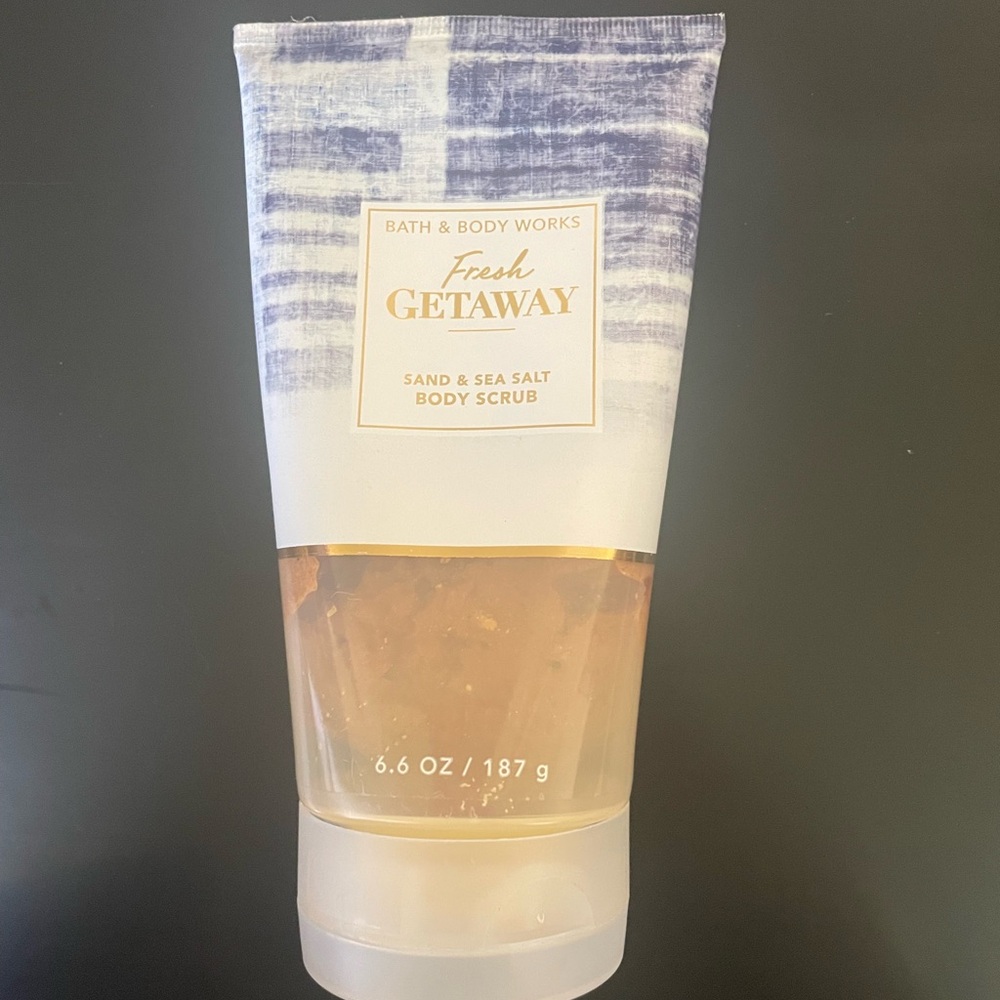 Bath & Body Works Fresh Getaway Body Scrub - Blue and Gold